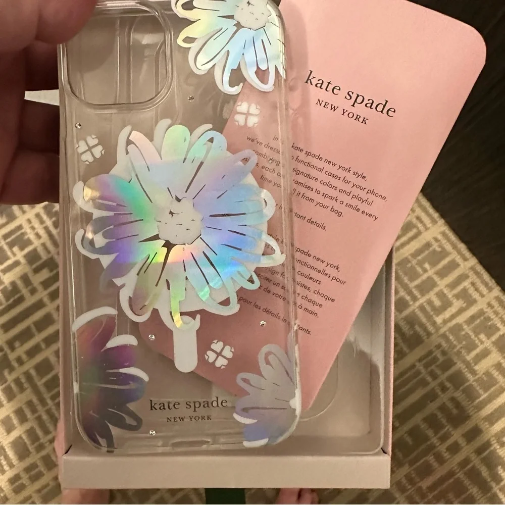 NEW IN BOX Kate Spade Case iPhone 6.1 (2021) Small Camera Daisy Iridescent‎